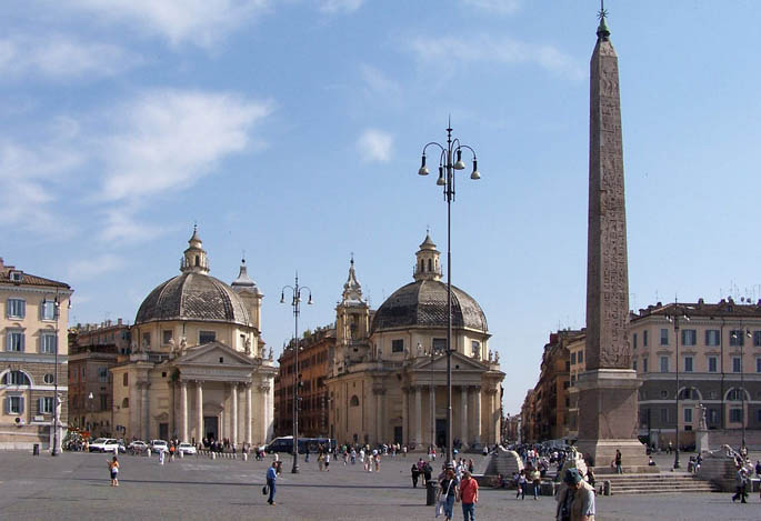 Roma, piazza del Popolo, basilica di S. Maria di Montesanto (a sin.) e di S. Maria dei Miracoli (a ds.)
