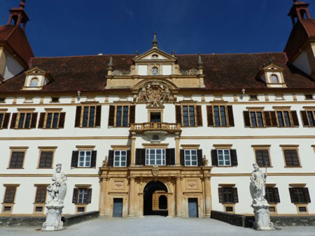 Castello di Eggenberg, Graz, Facciata principale