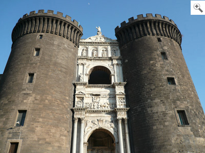 Arco trionfale del Castel Nuovo a Napoli